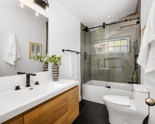 modern-hollywood-hills-home-bathroom-in-los-angeles-california-with-a-remodel-of-an-older-house.jpg_s=1024x1024&w=is&k=20&c=Vq8XUZnJg2olXy4uFAuJME3wDLfiBgiYCuzLGohO-KM=